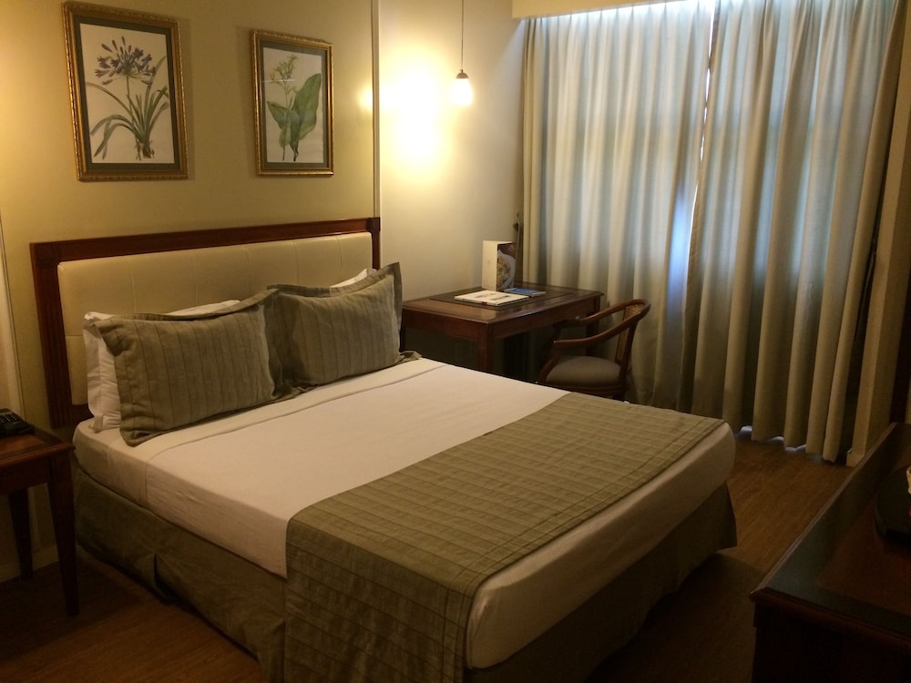Deluxe Double Room (with Balcony)