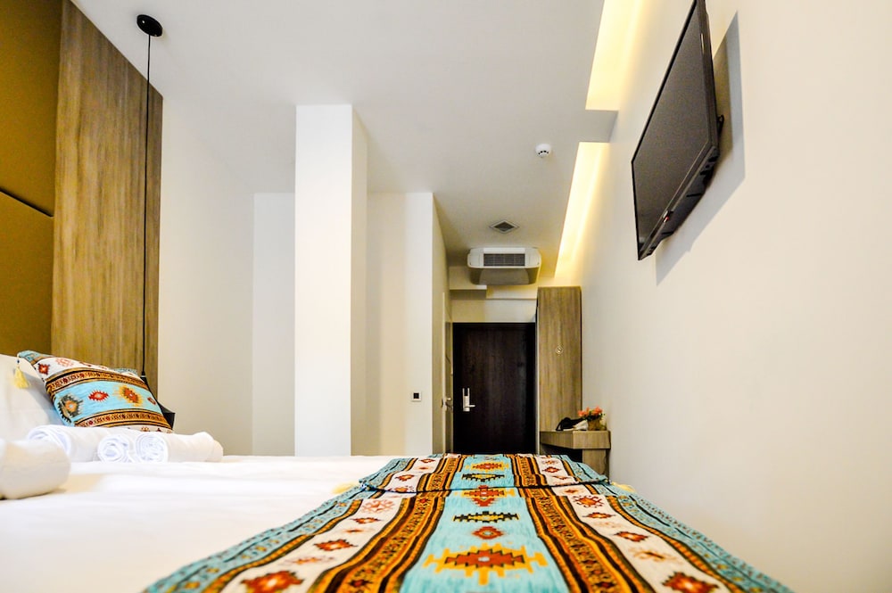 Design Double Room, Accessible (2)