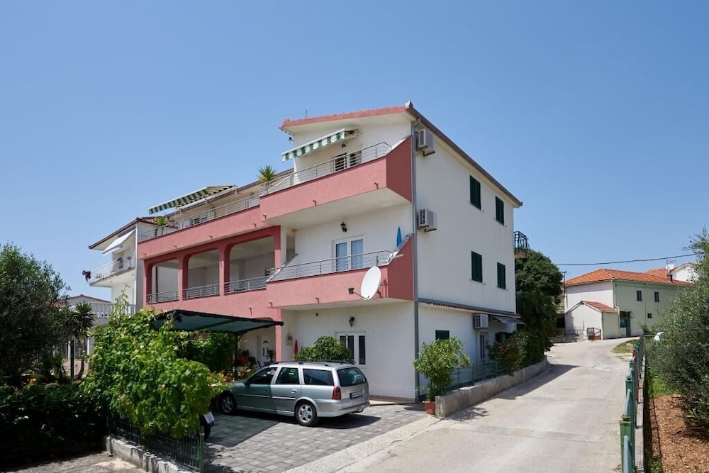 Apartment (Mare - 30 m from pebble beach - A5(8)) photo 2