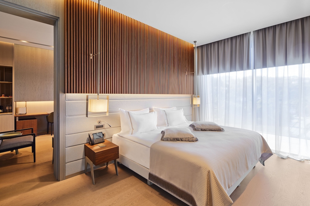Premium Suite