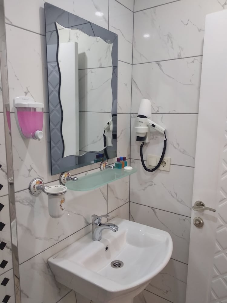 Budget Single Room photo 3