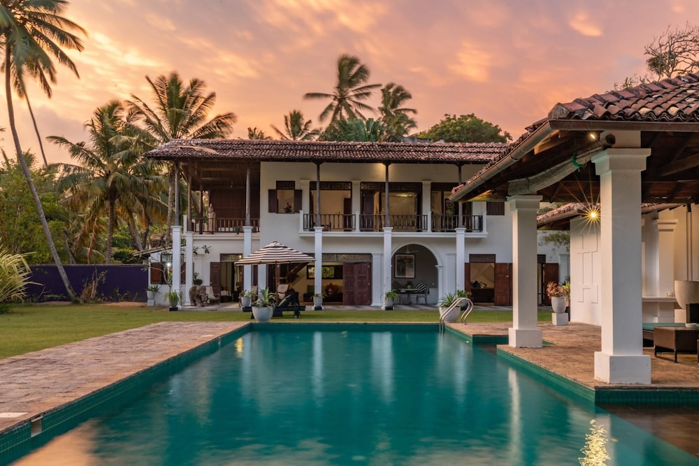 Villa photo 2