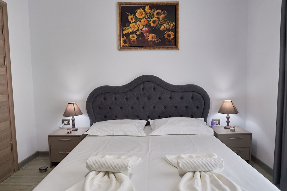 Luxury Apartment photo 2