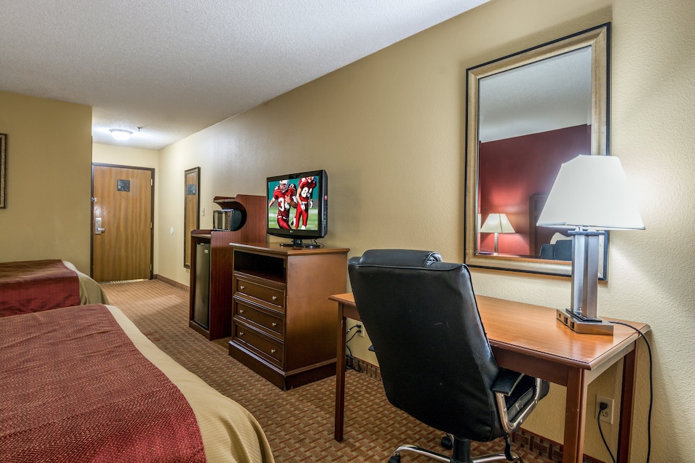 Deluxe Room, 2 Queen Beds, Non Smoking - Photo 9