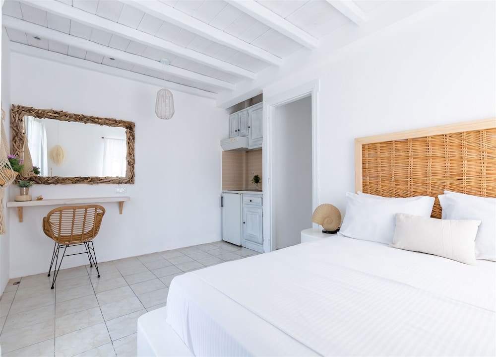 Deluxe Apartment, 2 Bedrooms, Kitchenette, Oceanfront photo 3