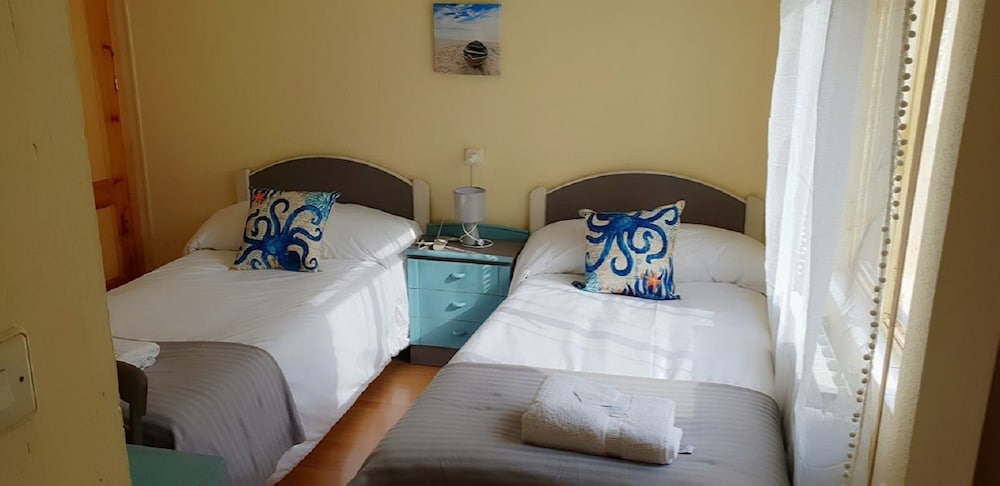 Twin Room, Private Bathroom