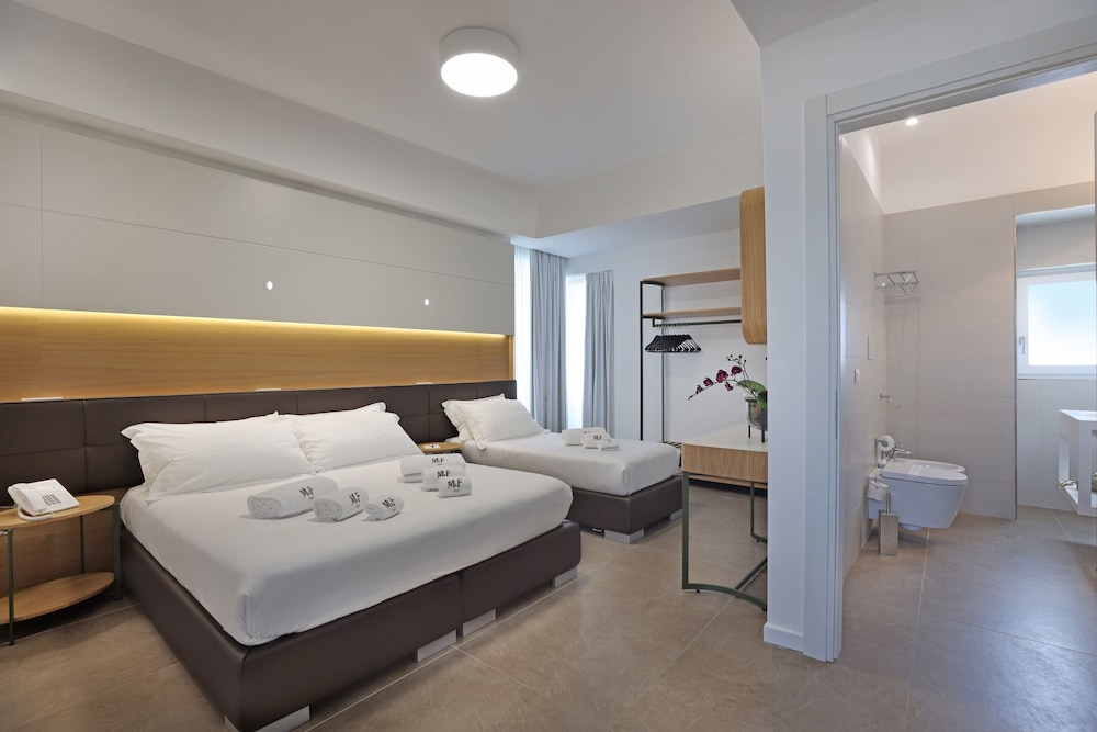 Deluxe Triple Room, Balcony photo 1