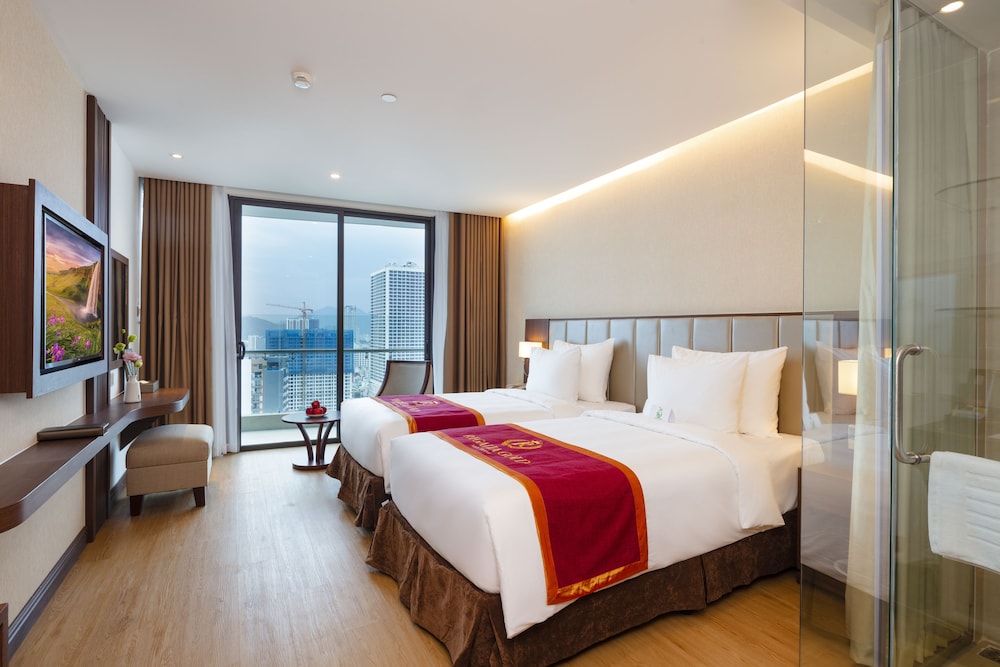Grand Deluxe Balcony Partial Sea View - Photo 5
