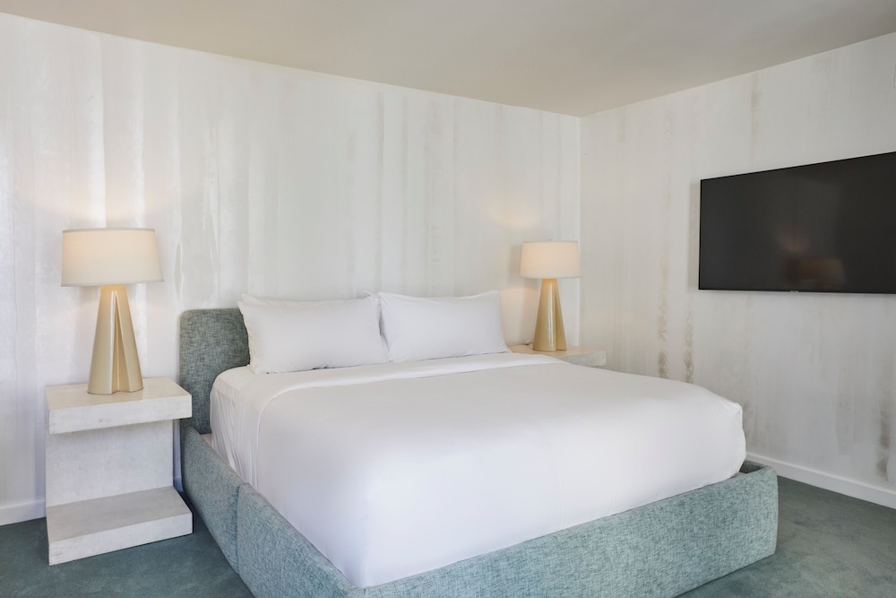 Classic Room, 1 King Bed (Canon Building)