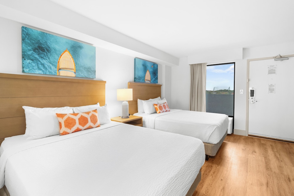 Oceanfront Deluxe One Bedroom Queen Suite photo 1