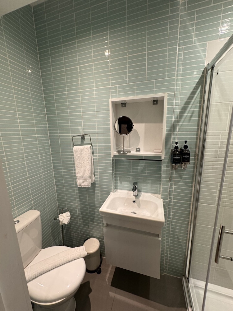 Economy Suite, Private Bathroom photo 3