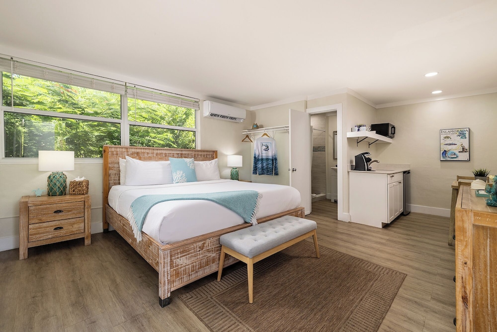 Comfort Suite, 1 King Bed, Garden View photo 1