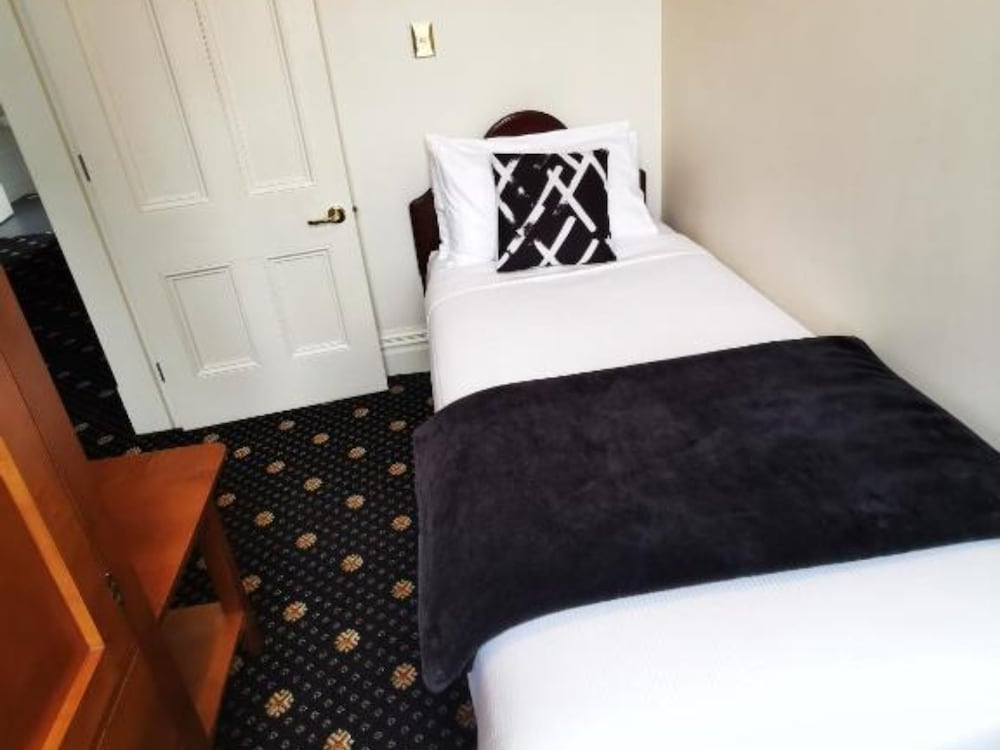 Deluxe Family Suite