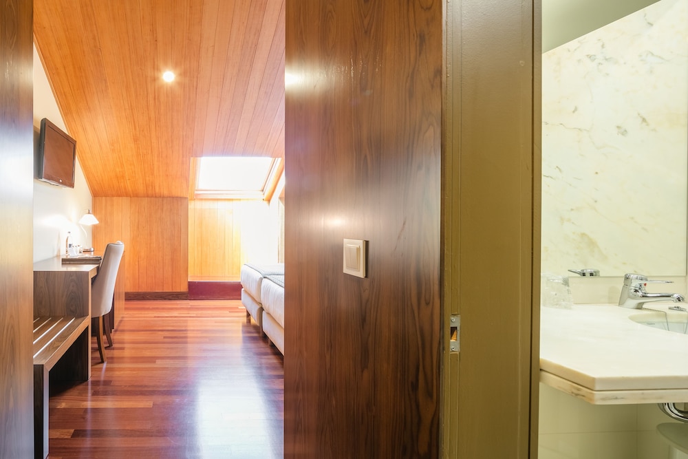 Economy Twin Room