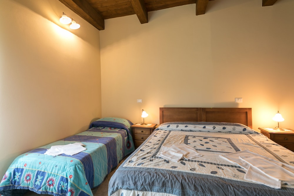 Triple Room, Hill View (Castagna) photo 1