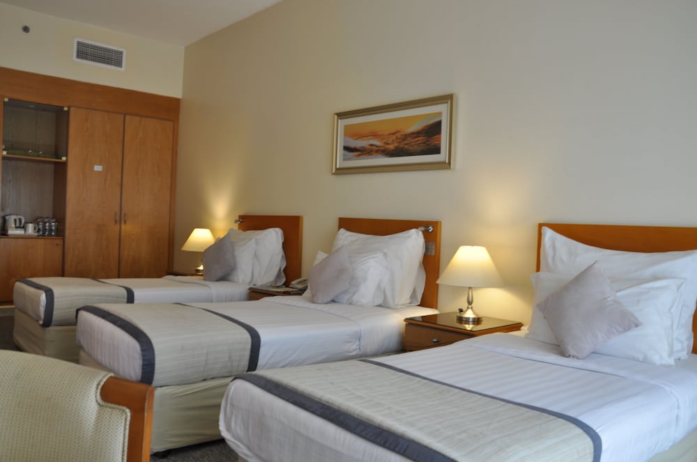 Standard Triple Room, 3 Twin Beds photo 2