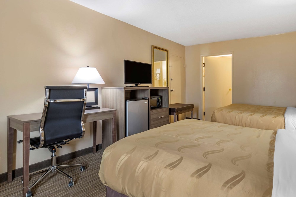 Standard Single Room, 2 Double Beds, Smoking
