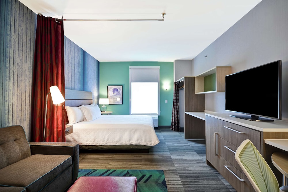 Studio, 1 King Bed, Accessible, Bathtub (Mobility & Hearing) photo 1