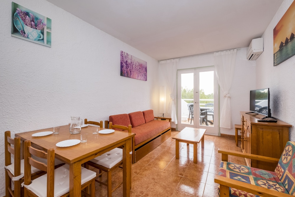 Apartment, 2 Bedrooms, Terrace, Garden View (2 adults + 1 child) photo 2