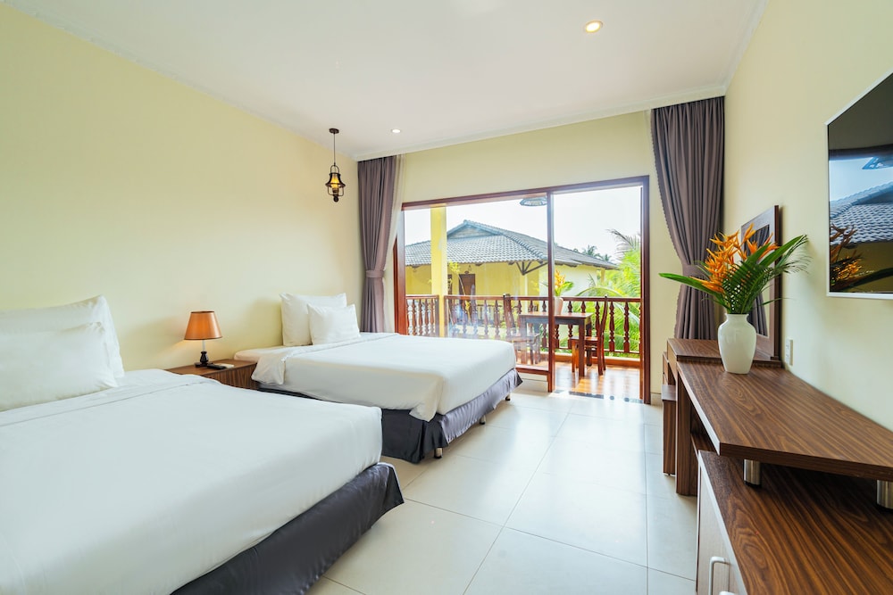 Executive Suite, 2 Bedrooms, Balcony, Garden View