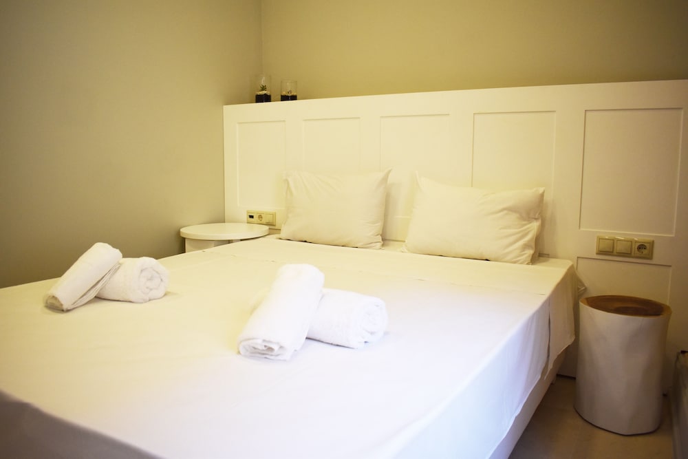 Basic Double Room, 1 Bedroom, City View (B5) photo 2