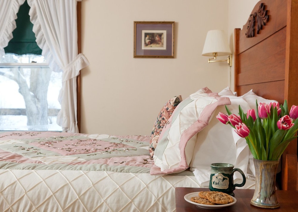 Economy Double Room, 1 Queen Bed photo 2