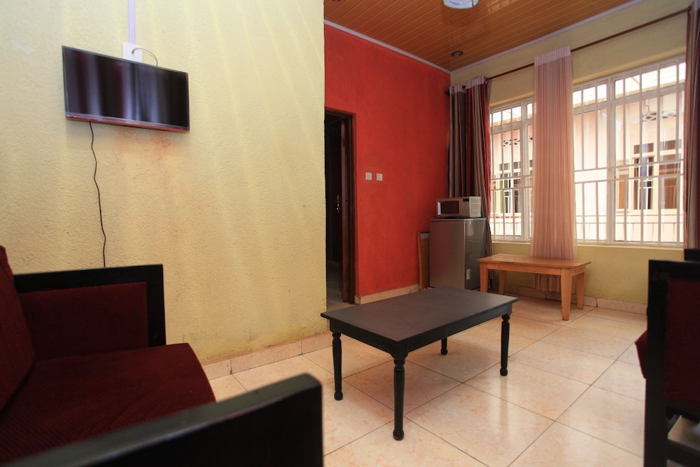 Suite - Photo 4