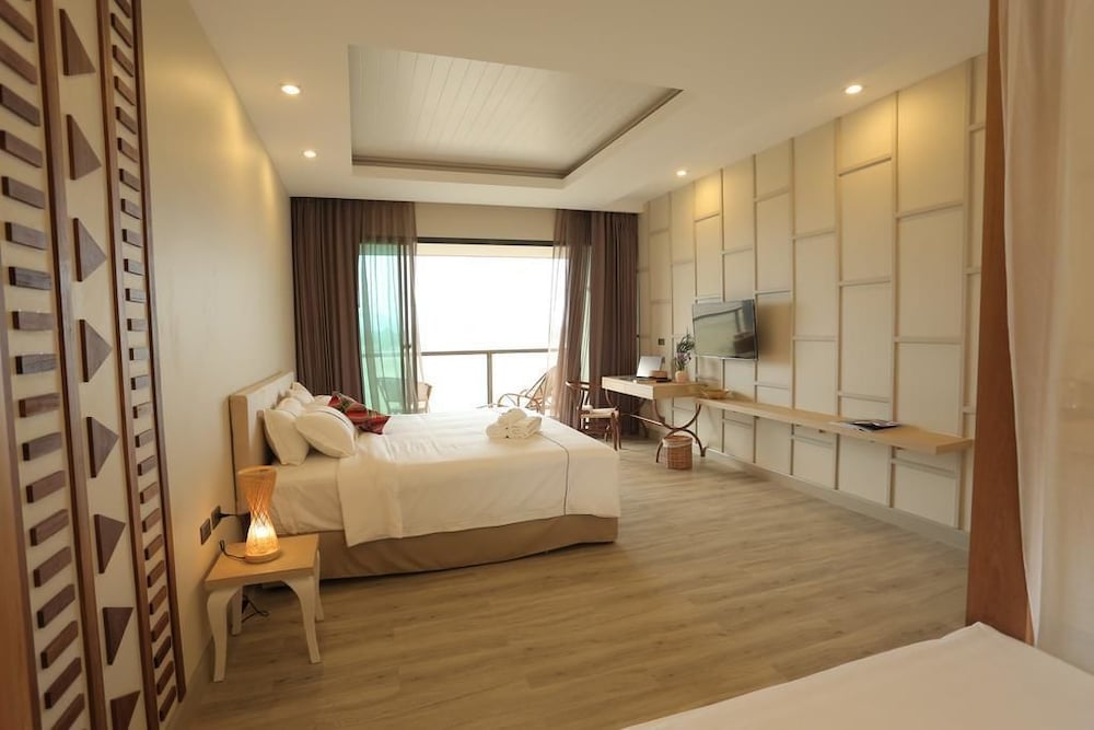 Suite Room with Balcony