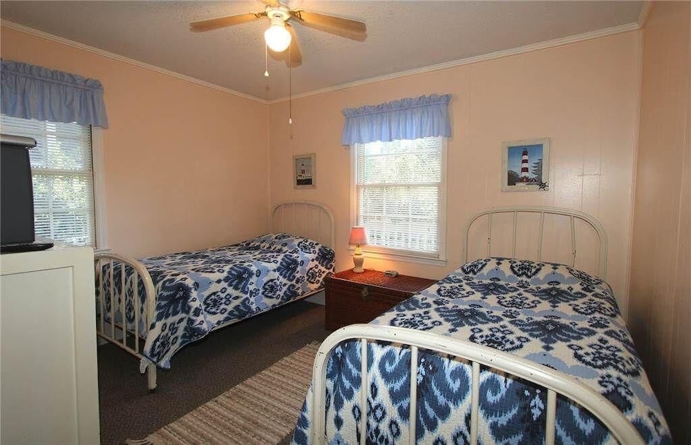 House, Multiple Beds (Creamsicle) photo 3