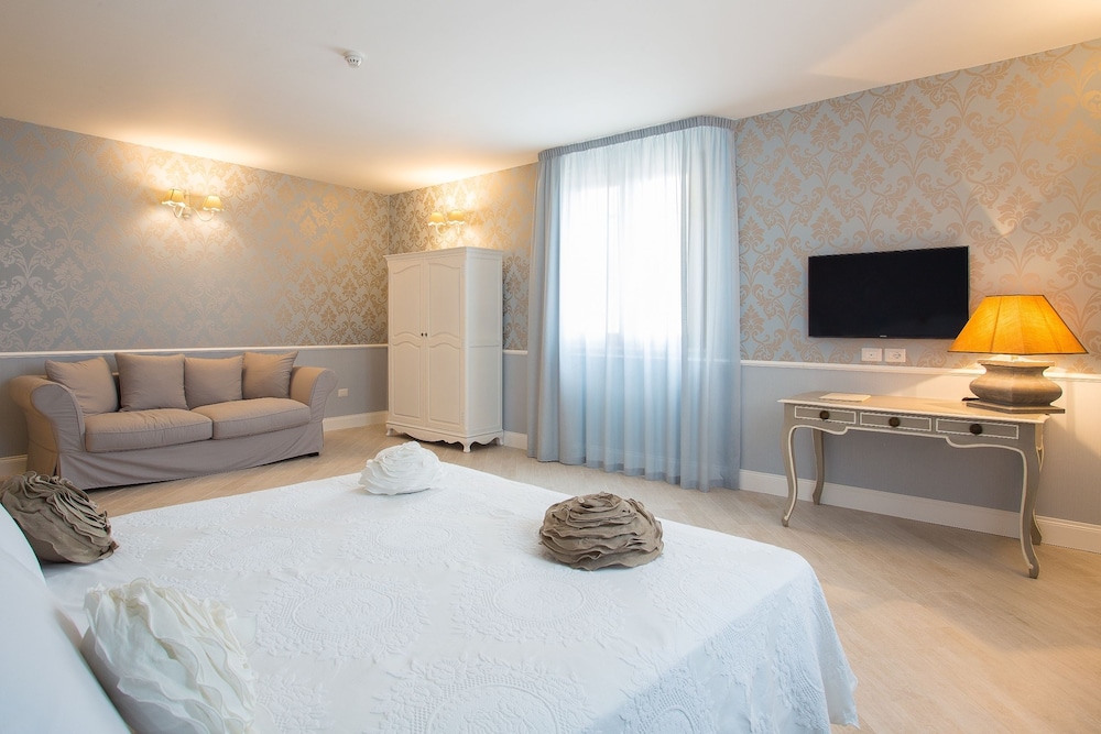 Junior Suite - Photo 1
