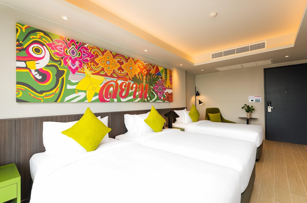 Premier Triple Room, City View