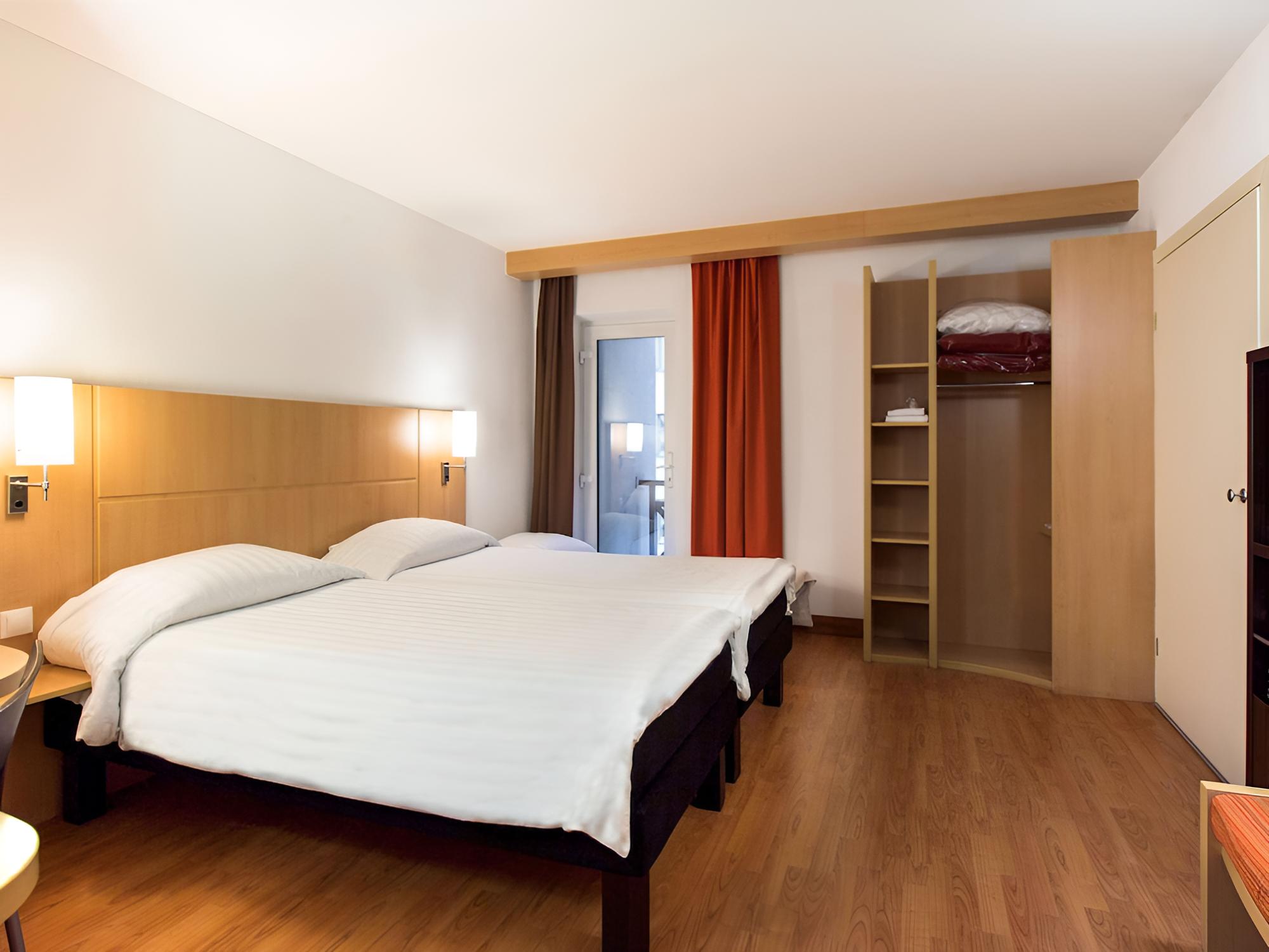 Triple Room, 3 Twin Beds, Accessible photo 2