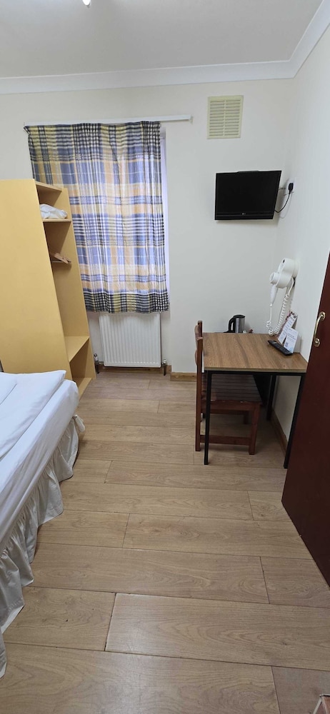Basic Single Room photo 3
