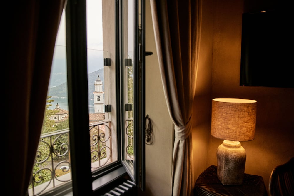 Superior Double Room, 1 King Bed, Lake View photo 2