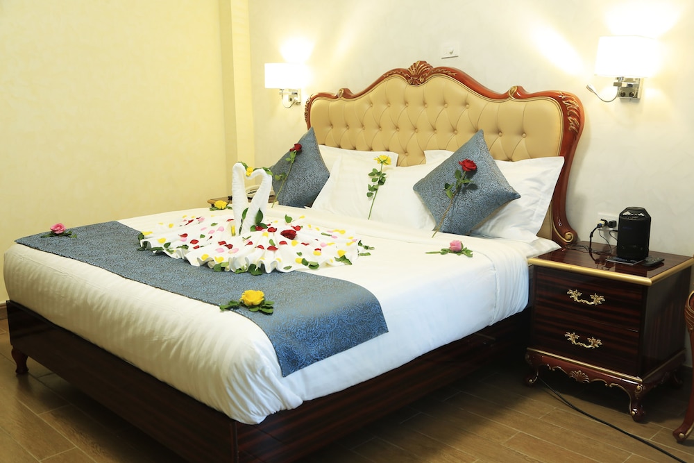 Junior Studio Suite, 1 King Bed, Bathtub, City View photo 1