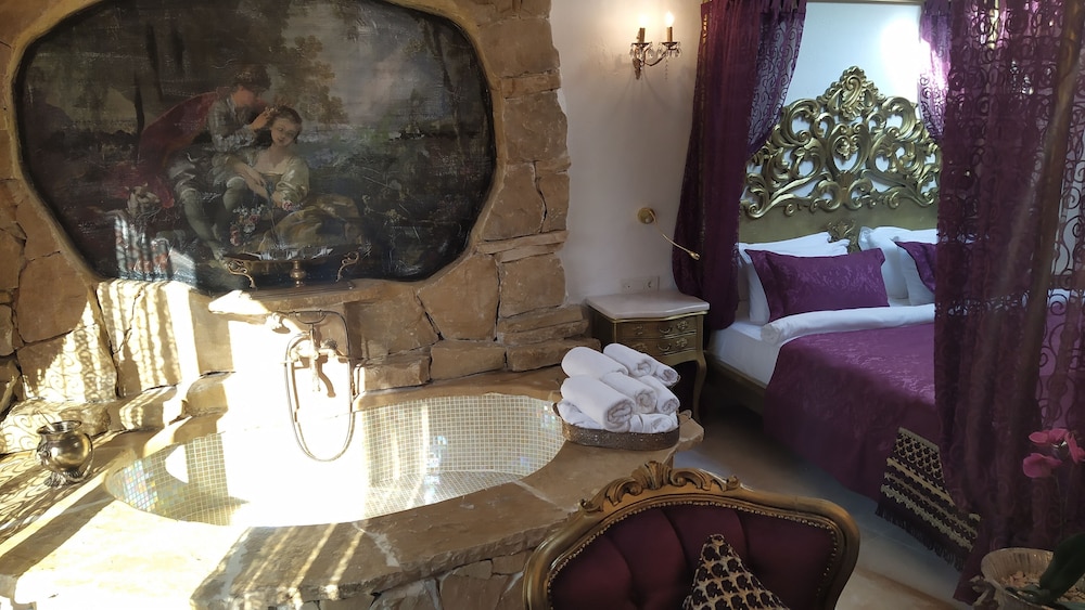 Queen Suite photo 2