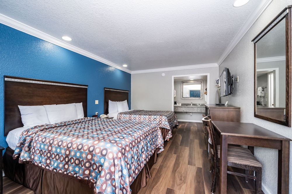 Room, 2 Double Beds, Non Smoking - Photo 6