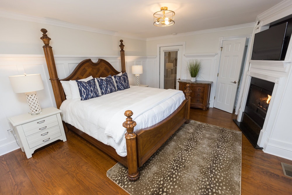 101 - One Bedroom Water View Suite