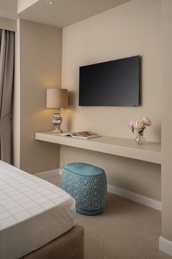 Deluxe Double Room - Photo 10