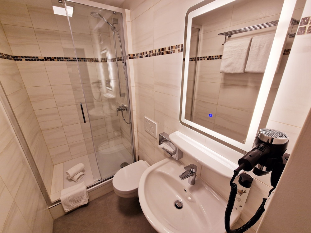 Design Double or Twin Room - Photo 7