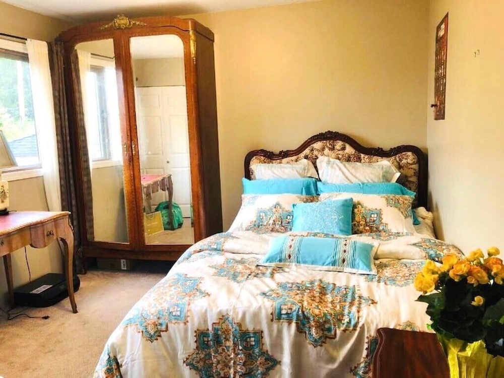 Double Room, 1 Queen Bed, Non Smoking, Garden View, Shared Bathroom photo 1