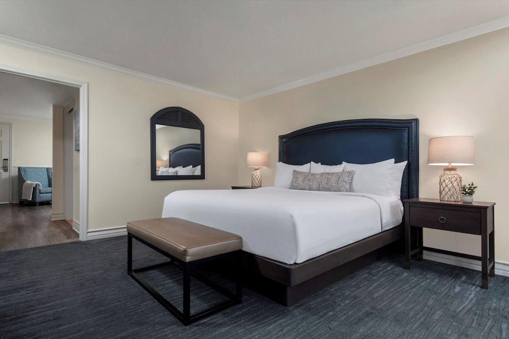 Superior Suite, 1 King Bed with Sofa bed (Oceanfront Suite, King, Lower) - Photo 3