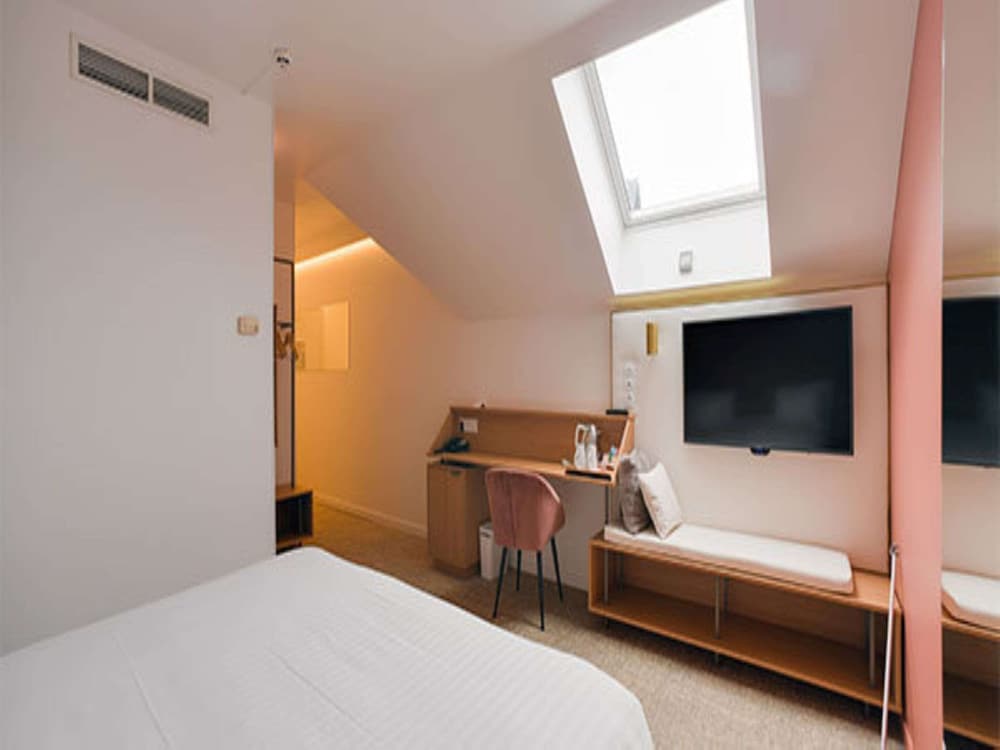 Classic Room, 1 King Bed, Non Smoking (Tradition) - Photo 6