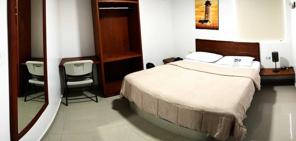 Single Room, 1 Queen Bed photo 2