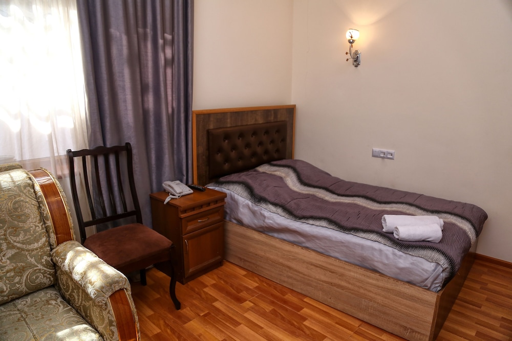 Standard Single Room, 1 Large Twin Bed, Garden View