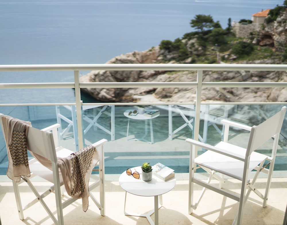 Deluxe Suite, Sea View thumbnail 5