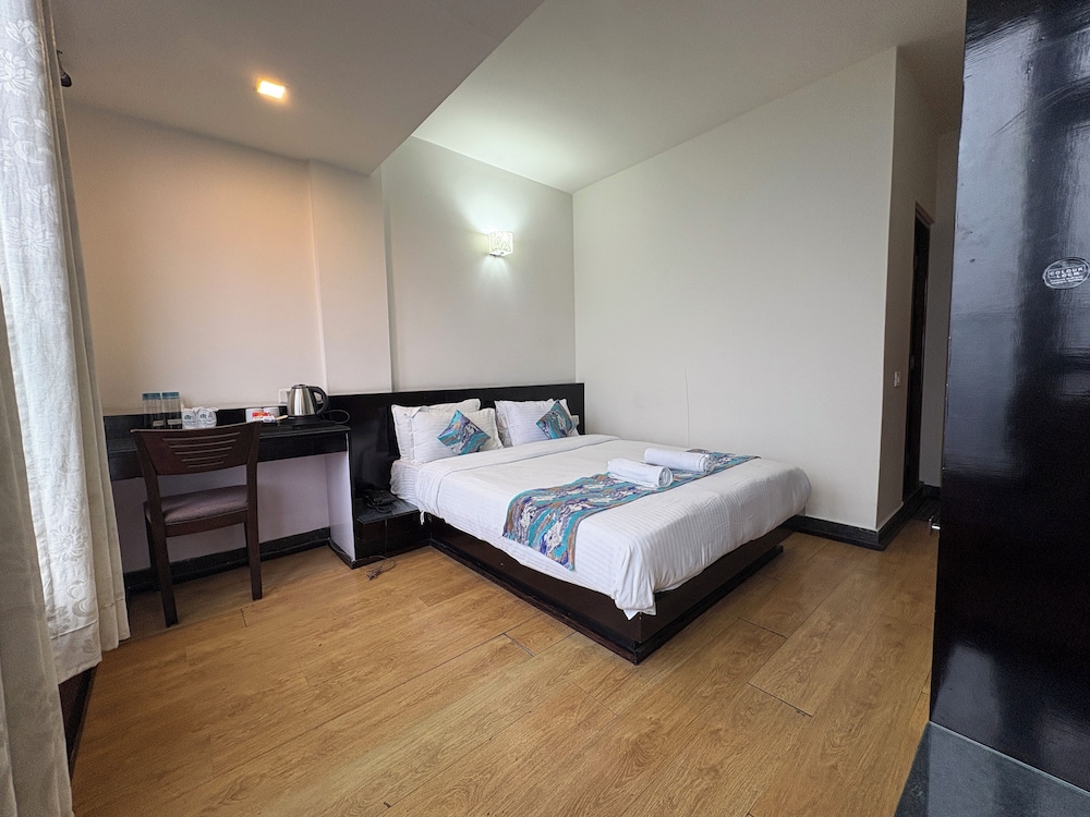 Club Room, City View