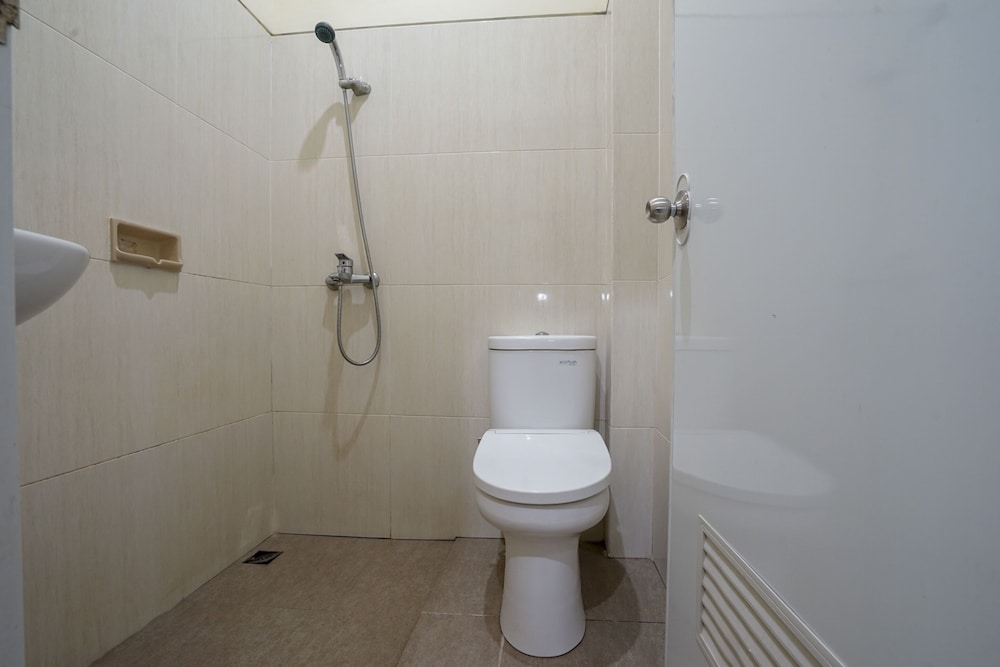 Economy Twin Room - Photo 8