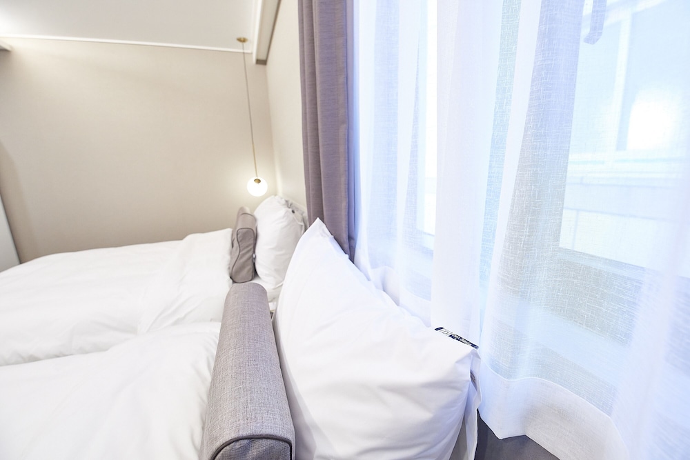 Deluxe Twin Room - Photo 6