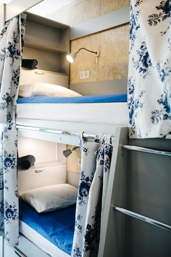 Bed in 6-Bed Male Dormitory Room photo 3